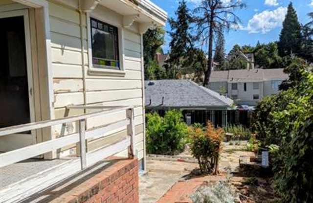 118 Cottage Street - STUDIO Gallery 2