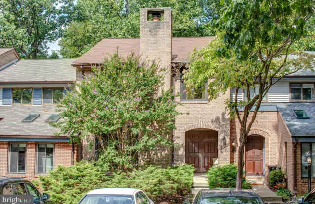 5707 WATERS EDGE LANDING COURT - 5707 Waters Edge Landing Court, Burke Centre, VA 22015