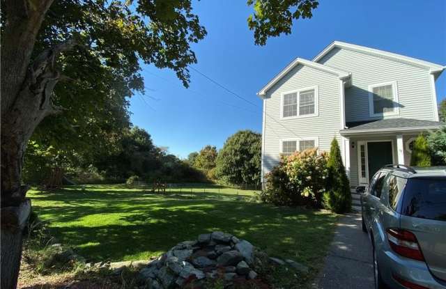 9 Marshall Lane - 9 Marshall Lane, Newport East, RI 02842