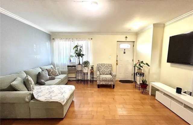 1943 Adee Ave Gallery 2