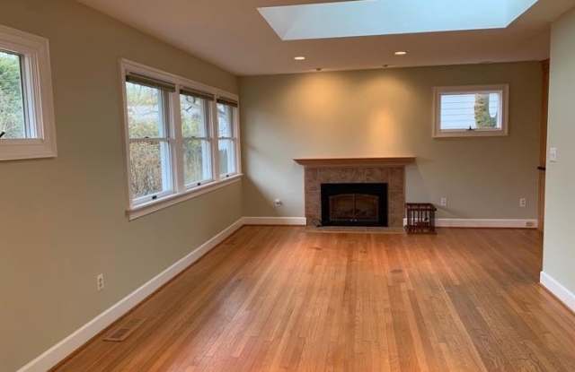 7512 ARDEN Road Gallery 4