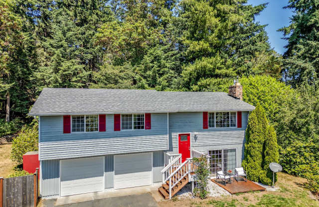 Gorgeous, spacious and private 3 bed with bonus room in Convenient Location photos photos