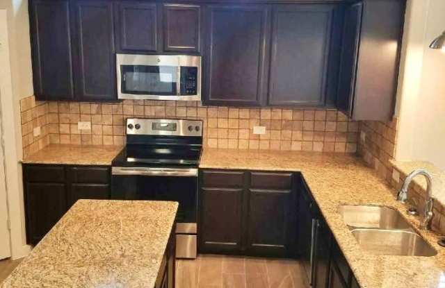 AVAILABLE NOW! Beautiful 3 Bedroom Luxury Townhome, Kyle, Texas! Gallery 4