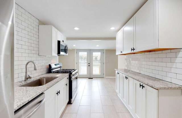 Renovated 2BR Home + Bonus Room photos photos