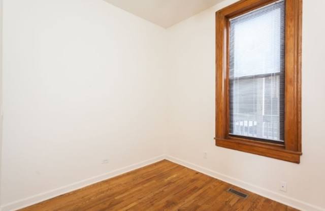 1043 North Sheffield Avenue Gallery 4
