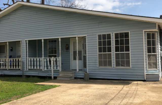 Large Duplex in a quiet cul-d-sac close to VA hospital photos photos