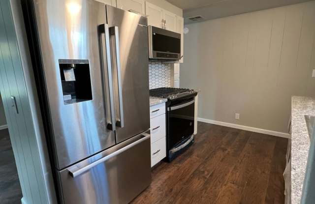 2 bedroom 1 bathroom with  bonus room located in the Avenues photos photos