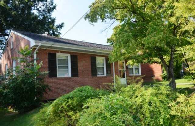 3 BR/ 1 BA Lakeside Three bedroom with large fenced yard and detached garage/workshop photos photos