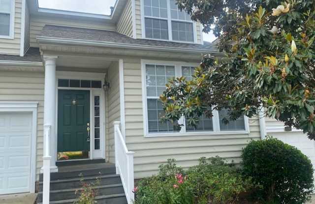 Available now, Townhome in Powahtan Place - 4404 Chickasaw Court, James City County, VA 23188