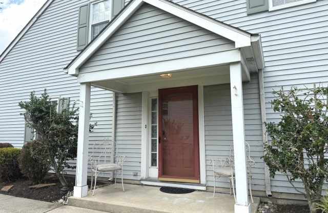 208 HAZELWOOD Lane Gallery 2
