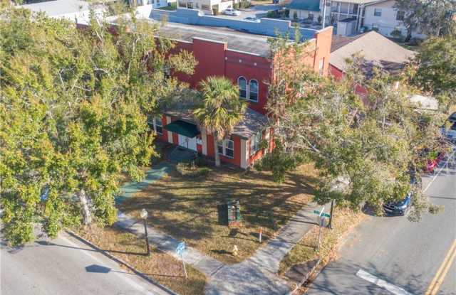 2100 Lakeview Drive Gallery 3