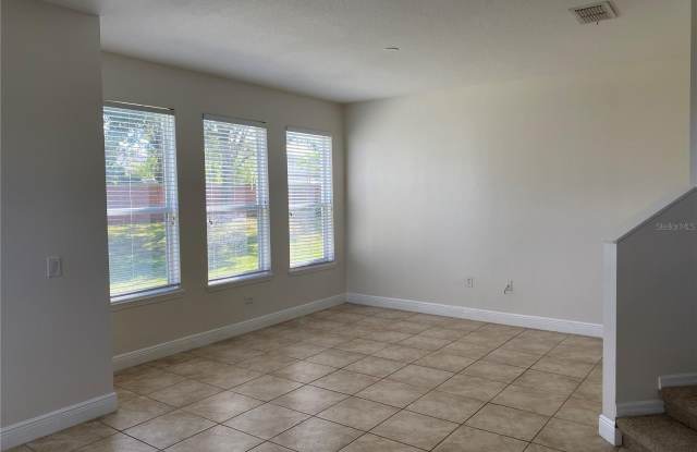 1903 ESTANCIA Circle Gallery 4