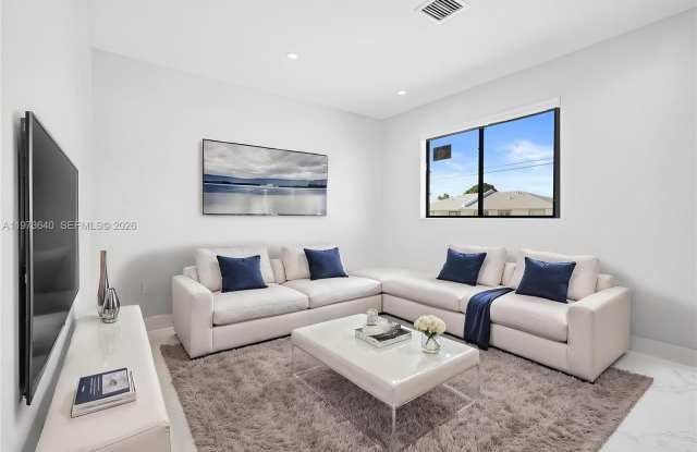 12120 SW 219th St photos photos