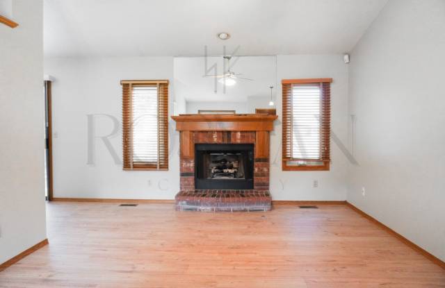4 Bed 3 Bath w Garage near 21st + Ridge Gallery 3