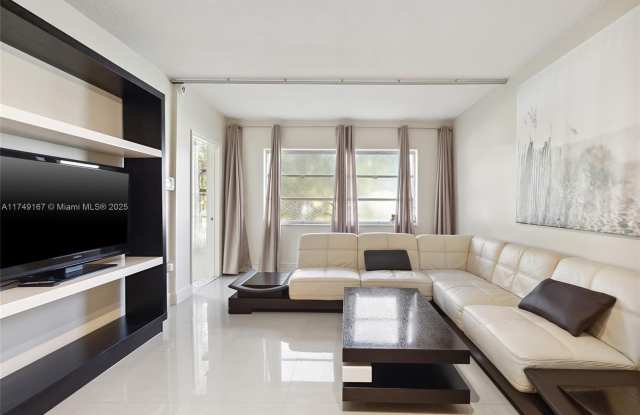 2820 NE 201st Ter photos photos