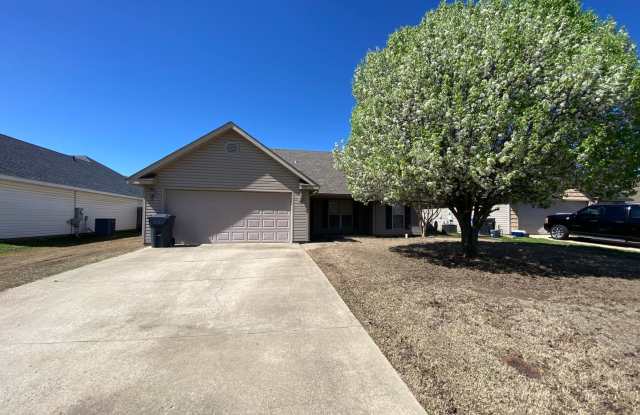 3bed/2bath Home with fenced yard located outside the bypass photos photos
