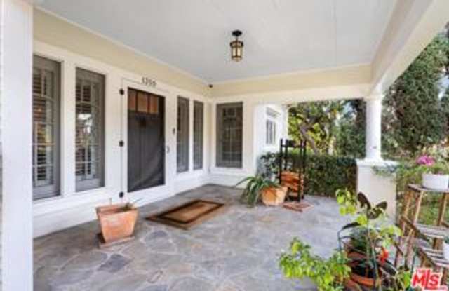 1350 North Orange Grove Avenue Gallery 4