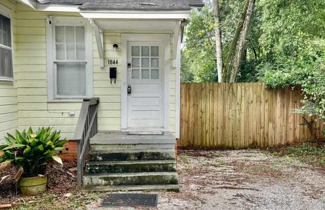 1 BEDROOM , Duplex home, Boasting all the Charm - 1844 Madison Avenue, Montgomery, AL 36107