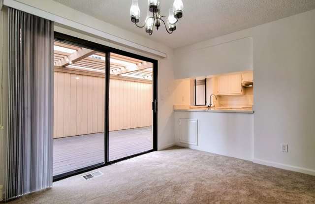 Remodeled 3bd 3-Story Townhouse With Attached Garage Gallery 4