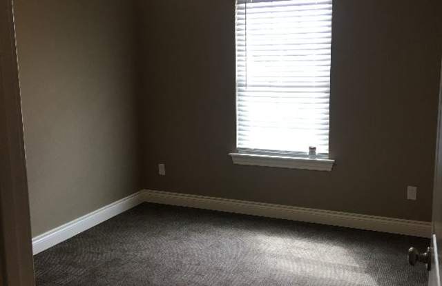 2205 S Main Gallery 4