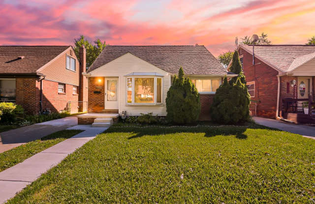 Charming 3-Bedroom Home with 2-Car Garage & Fenced Backyard photos photos Charming 3-Bedroom Home with 2-Car Garage & Fenced Backyard photos photos