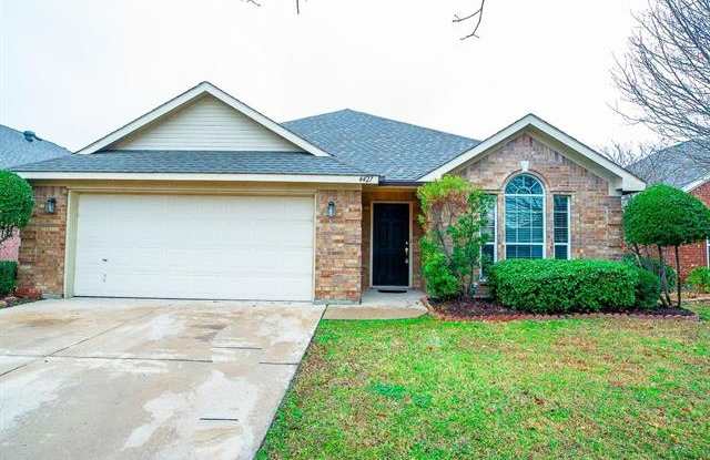 4427 Emerald Leaf Drive - 4427 Emerald Leaf Drive, Mansfield, TX 76063