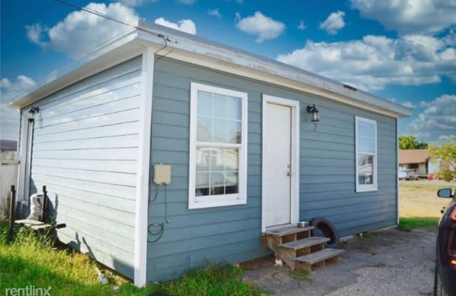 727 W 6th St - 727 West 6th Street, Freeport, TX 77541