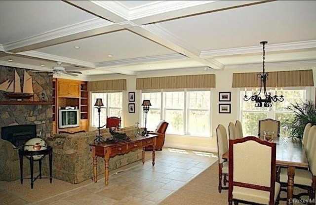 190 Jackson Landing Gallery 4