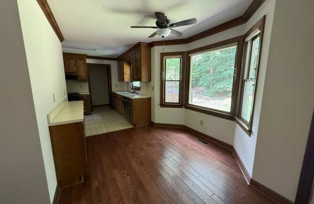Single Family home in Williamsburg! Available NOW! Gallery 4