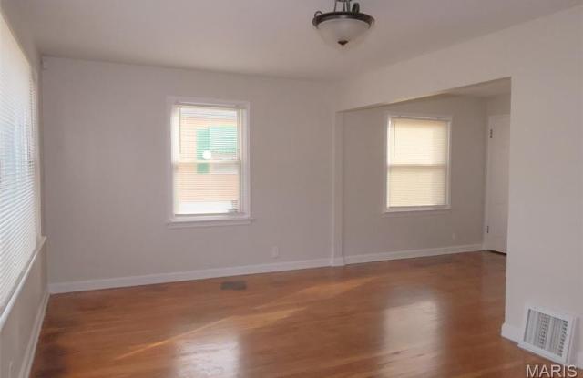 10131 Cabot Drive Gallery 2