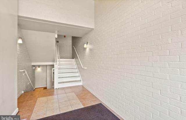 4089 S FOUR MILE RUN Drive Gallery 4