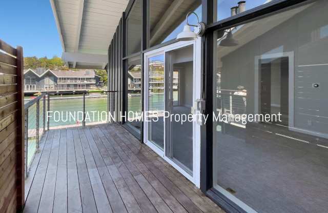 VIDEO - Live off a Marina - High-End Finishes - Balcony - FOUNDATION Gallery 4