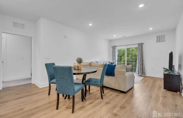 28204 Radford Court Gallery 3