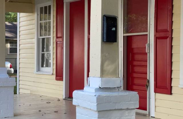 2 bedroom 1 bath house  - $900 per month Gallery 4