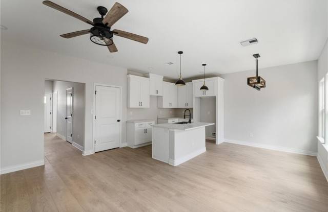 548 Cole Street unit: 3 Gallery 4