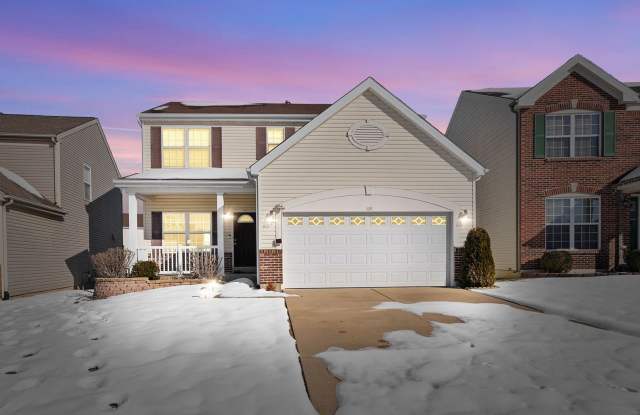 Spacious 4BR House in Saint Charles - 420 Pallardy Lane, St. Charles, MO 63303