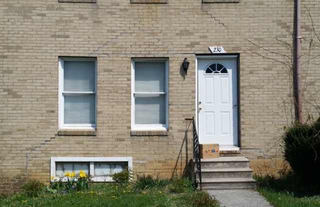 Lovely Townhome Gallery 1