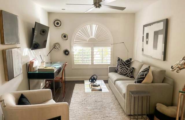 10360 E SUTTON Drive Gallery 2