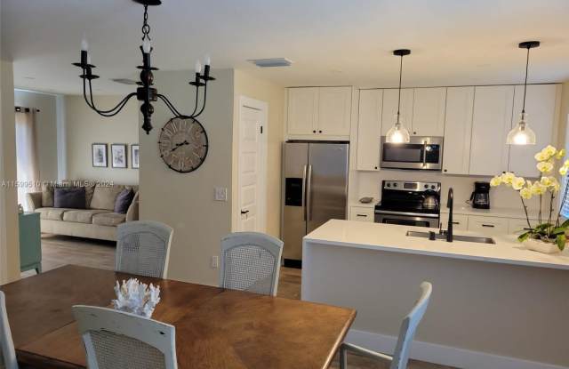 18 NW 12th Ave - 18 Northwest 12th Avenue, Delray Beach, FL 33444