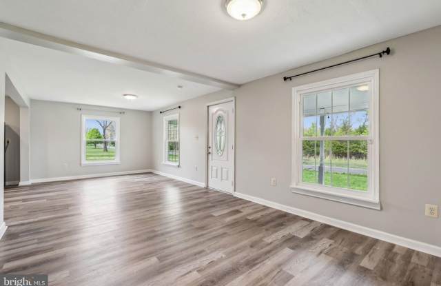 Experience the perfect blend of peaceful country charm and modern comfort in this beautifully refreshed residence, ideally situated between Gainesville and Warrenton. Gallery 4