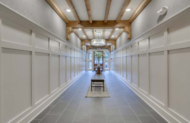 525 East Apartments Gallery 2