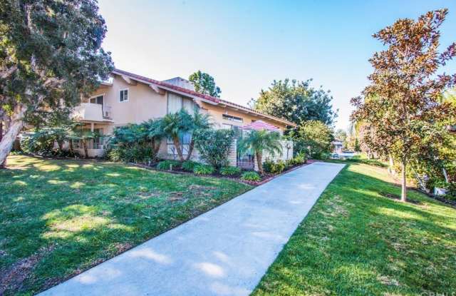 671 Via Menodz - 671 Via Mendoza, Laguna Woods, CA 92637