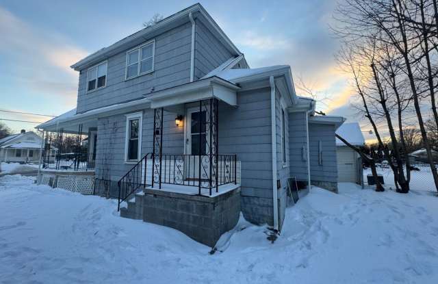 Charming 4 - Bedroom Property in Prime Location photos photos