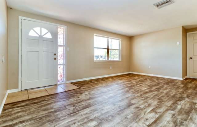 4920 Phoenix Avenue Gallery 2