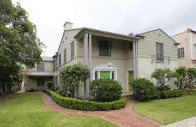 136 S Roxbury Dr - 136 South Roxbury Drive, Beverly Hills, CA 90212