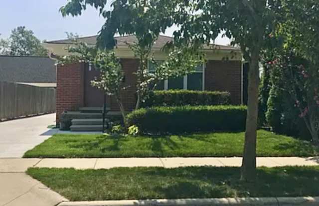 670 Humphrey Avenue Gallery 2