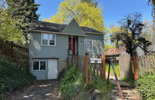 1005 NE D Street photos photos