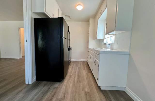 Pet Friendly Unit within Gated Community in North Park! COMPLIMENTARY Laundry! Street Parking Only! photos photos