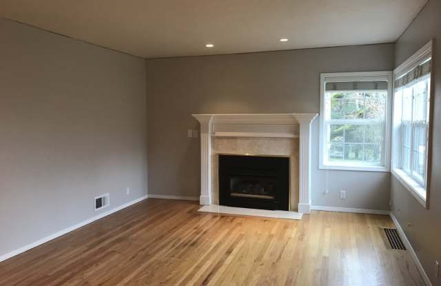 Available Now — A Rare NW Portland Gem with Space to Live, Work & Create Gallery 4