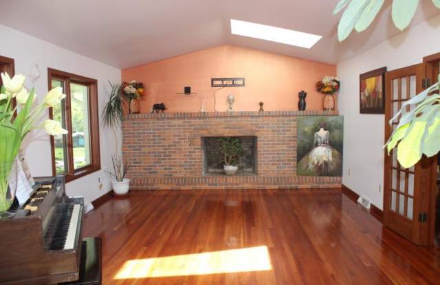 3 Brookside Road Gallery 3